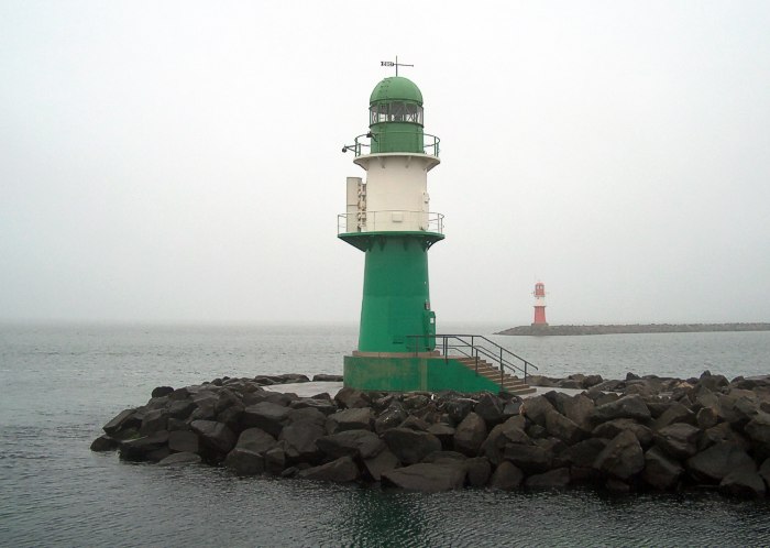 lighthouse breakwater west